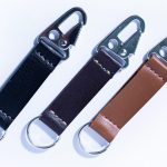 CHV09 - CHAVEIRO DE COURO COM MOSQUETÃO